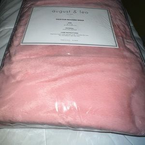NWOT August & Leo, Faux Fur Readers Wrap, pink, 18” x 79”, cozy, comfy, mw.